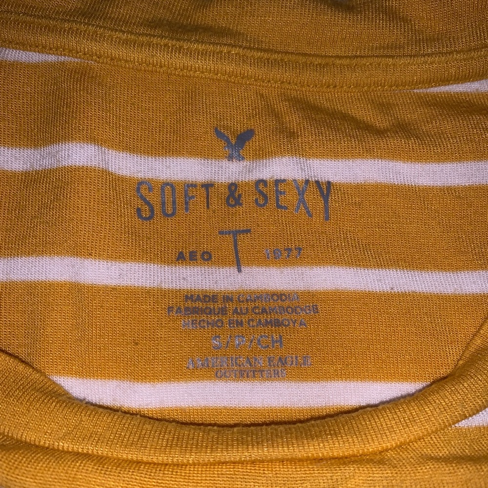 Simple Tee - Picture 2 of 2